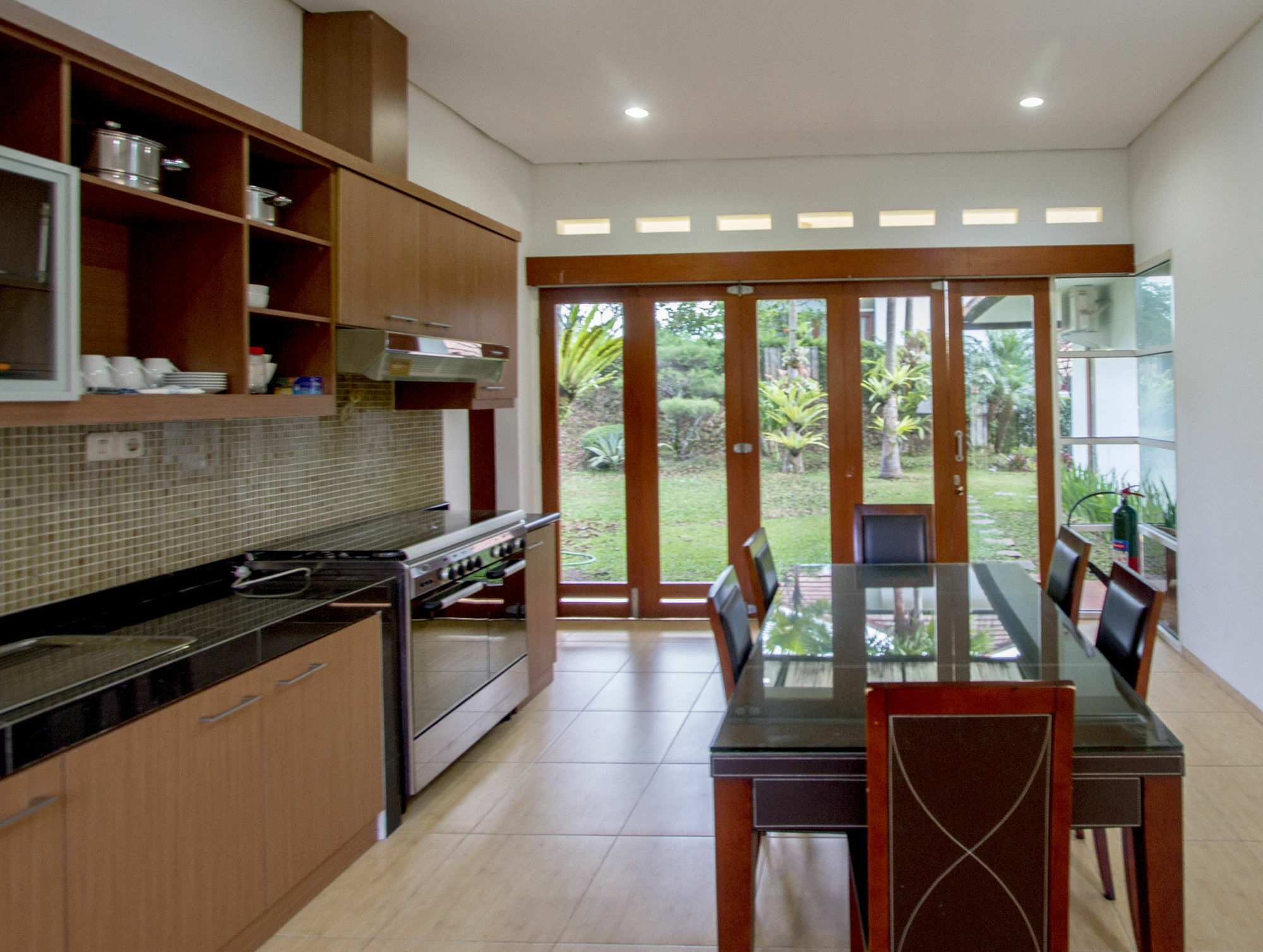 Kencana Villa Dago Bandung Exterior foto
